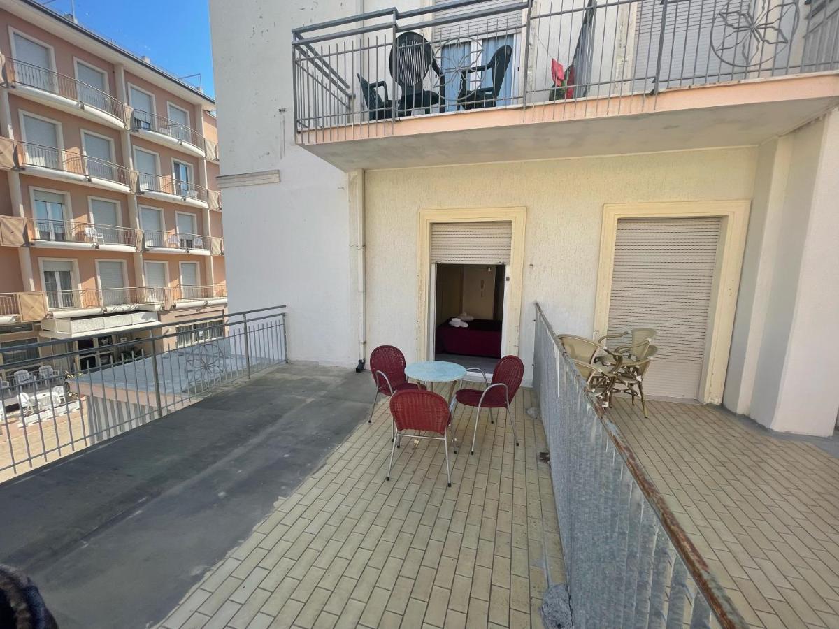 Hotel Malibù Rimini Buitenkant foto