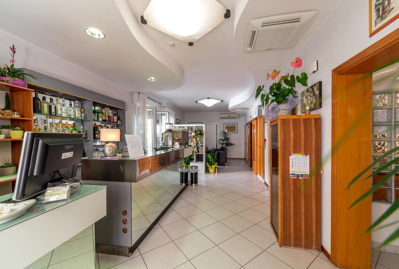 Hotel Malibù Rimini Buitenkant foto
